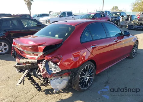 2018 Mercedes-Benz C 300 z USA, uszkodzony, nr VIN 55SWF4JB7JU276810